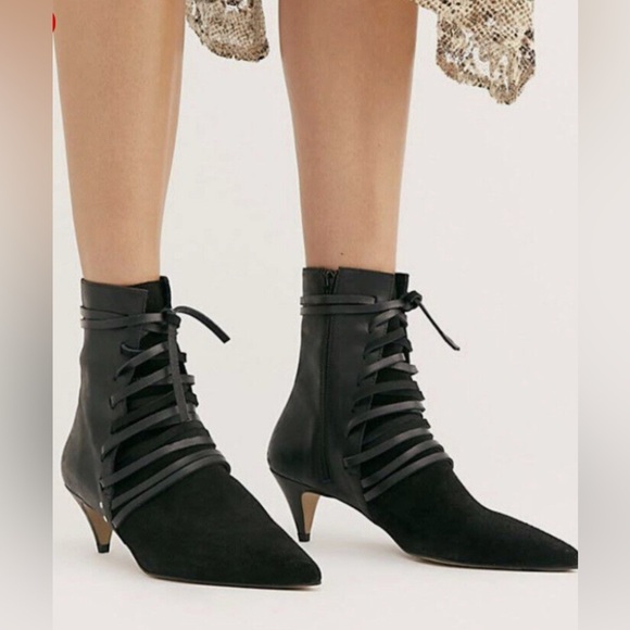 Free People Juliette Kitten Heel Ankle Boots Black Leather Size 36 Witchy Twee - Picture 1 of 9